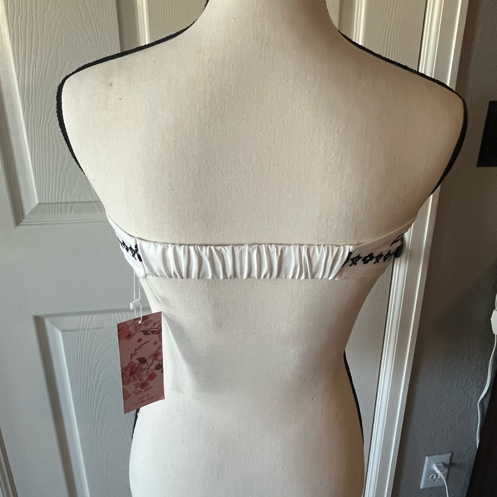 SHEIN Asymmetrical Cream Crop Top - Picture 2 of 3